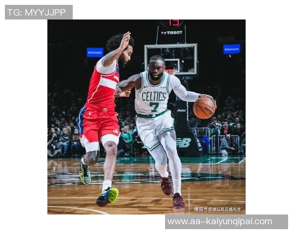 杰伦布朗半场表现出色普理查德助攻频繁两人联手引领球队攻势