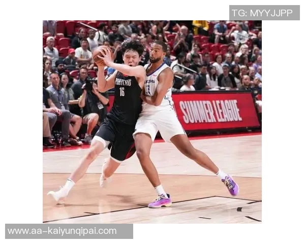 米切尔上半场表现惊艳11投8中轻松拿下18分4篮板2助攻助力球队奋勇争先