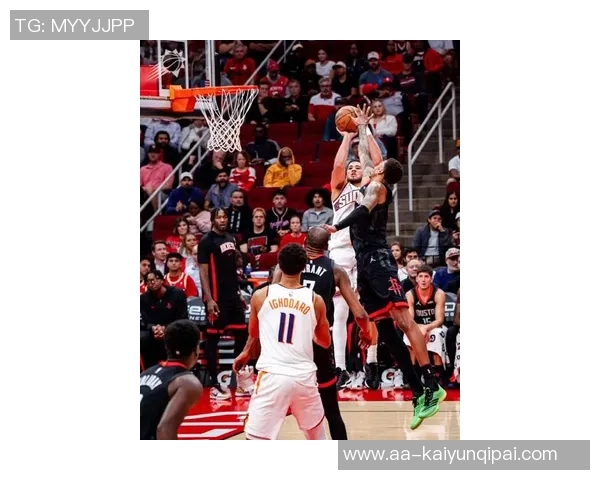 布克遭遇严密防守表现低迷18投仅4中贡献10分16助攻却有9次失误